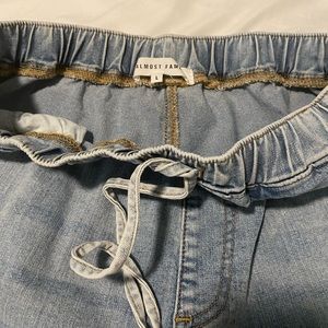 Woman’s Elastic waist Jeans